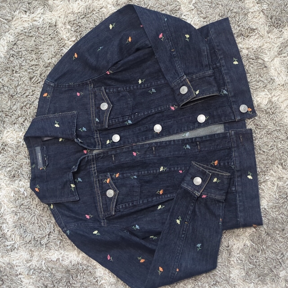 Liz Claiborne M flower embroidered jean jacket button up long sleeve